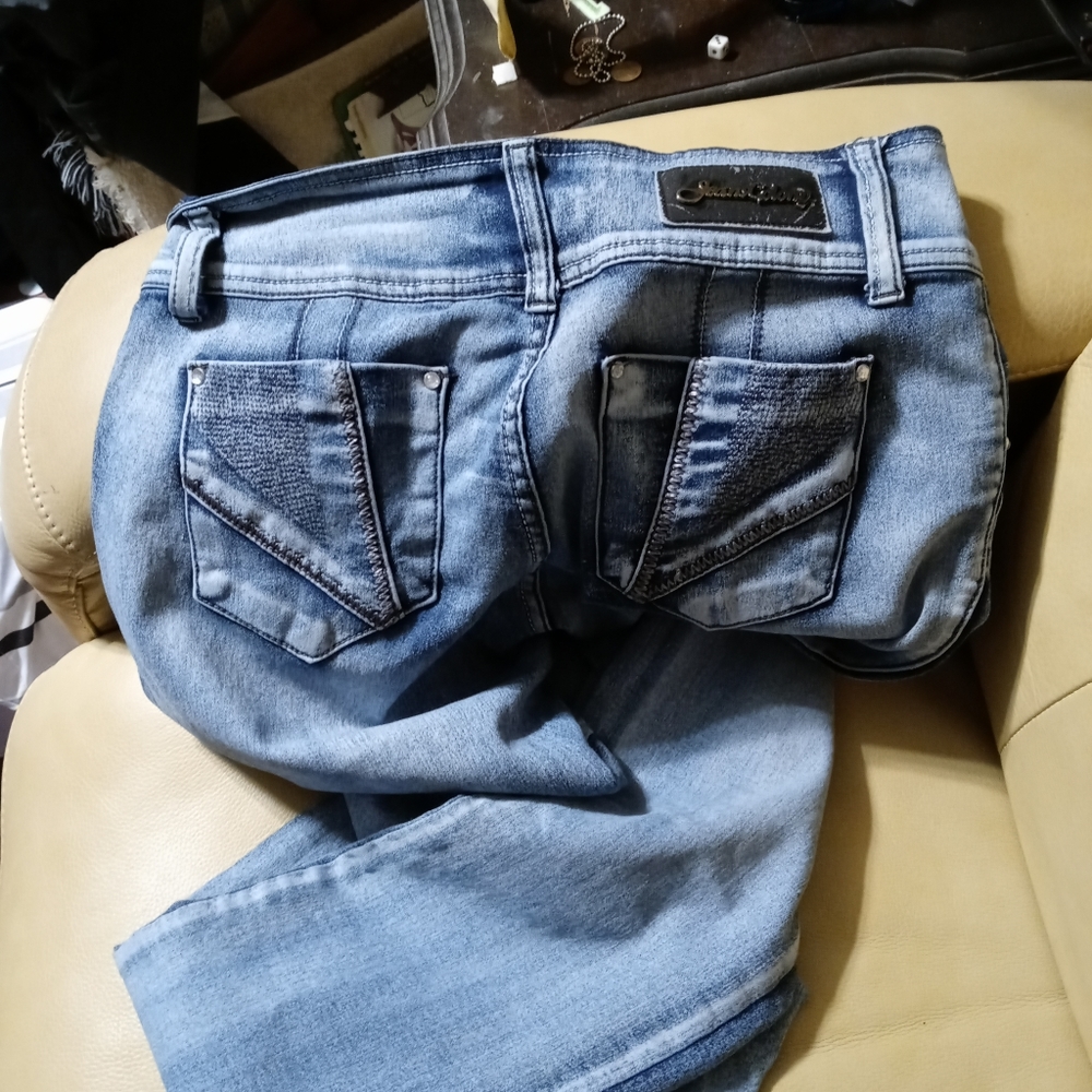 Jeans colony size 11